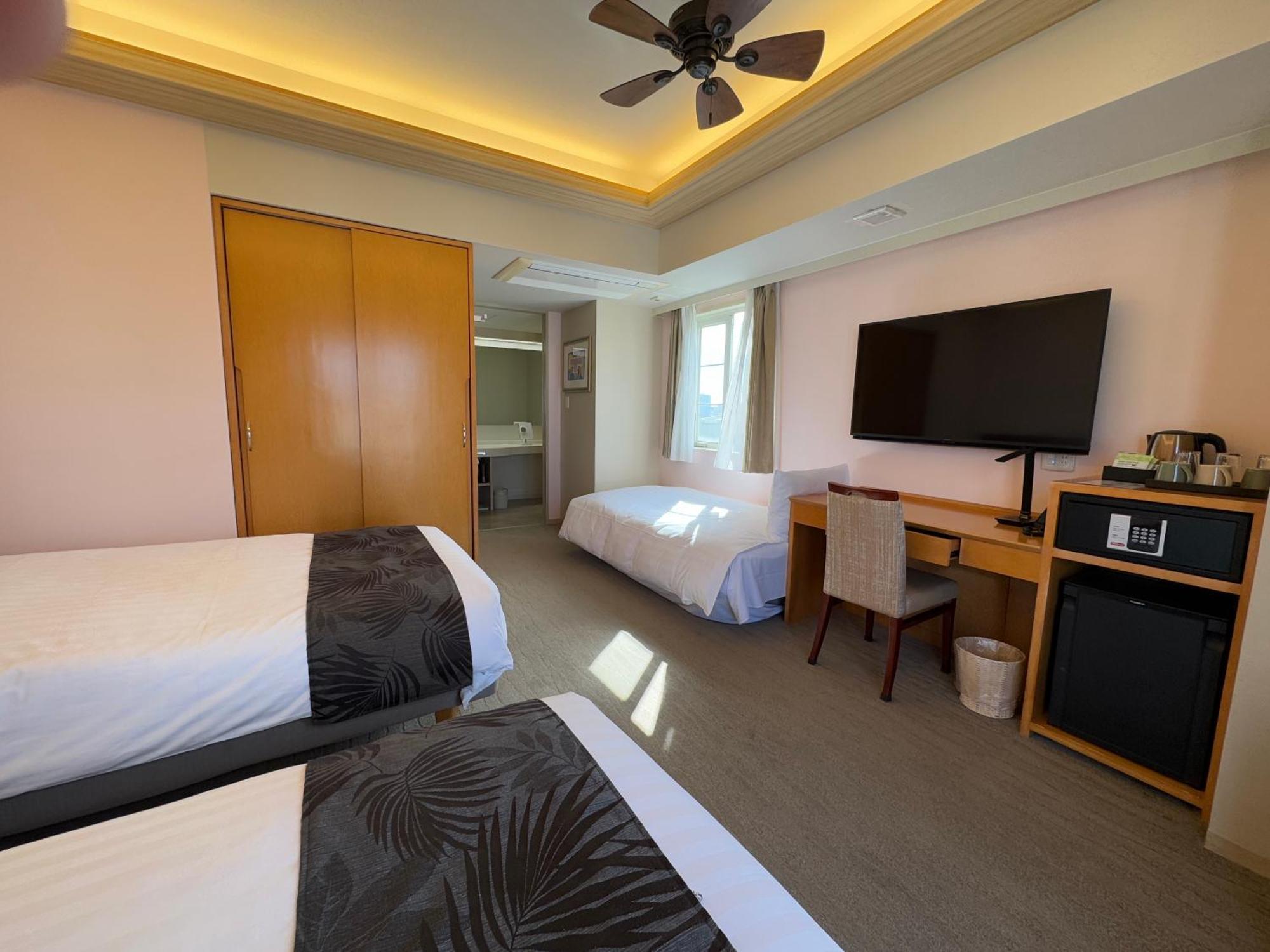 Hotel Palm Royal Naha Kokusai Street Bagian luar foto